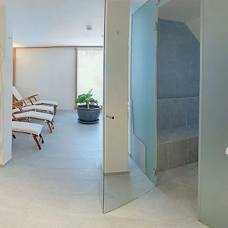 Quadratscha Alpenhotel Hotel