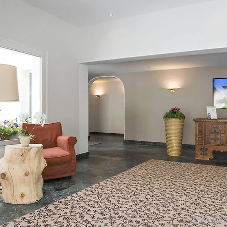 Quadratscha Alpenhotel 4*