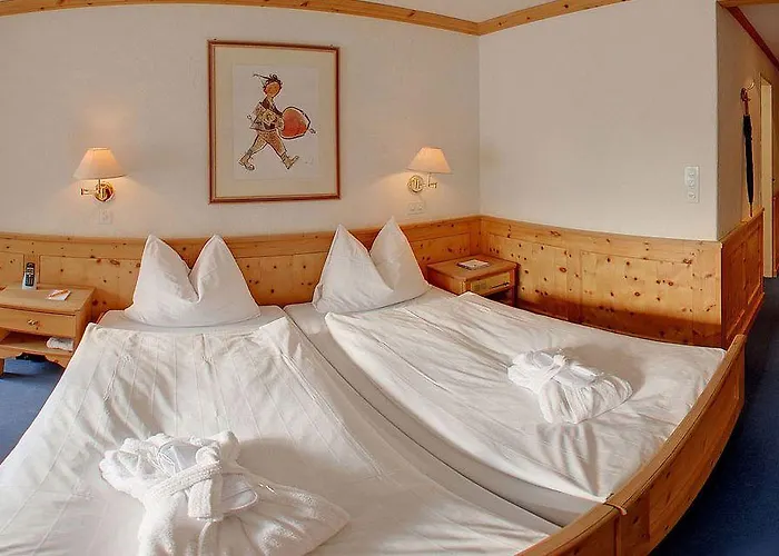 Quadratscha Alpenhotel Szálloda