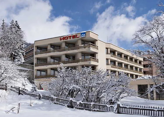 Quadratscha Alpenhotel Szálloda
