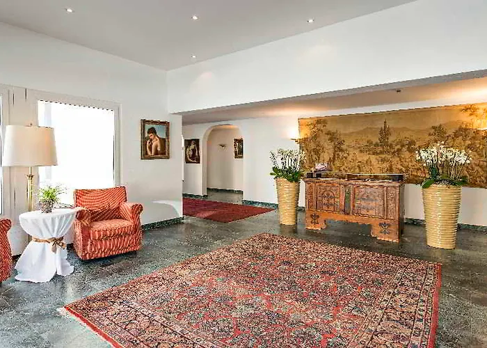 Quadratscha Alpenhotel Szálloda