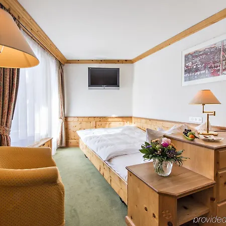 Quadratscha Alpenhotel Hotel 4*
