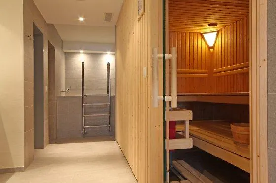 Quadratscha Alpenhotel Самедан