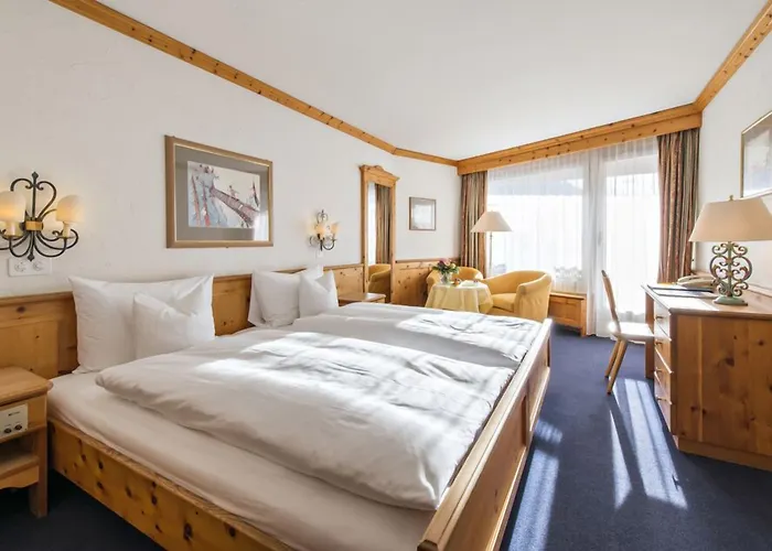 Quadratscha Alpenhotel Самедан