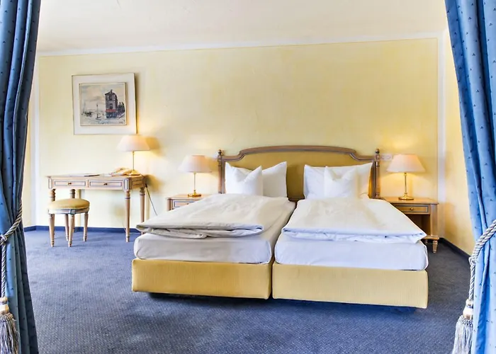 Quadratscha Alpenhotel Отель Самедан