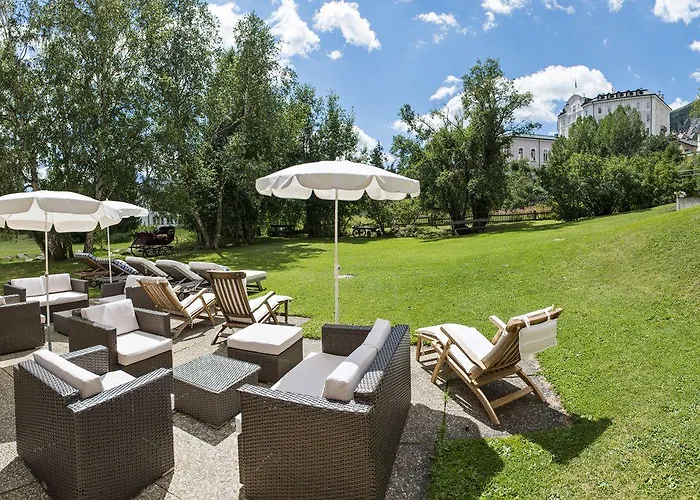 Quadratscha Alpenhotel Отель Самедан