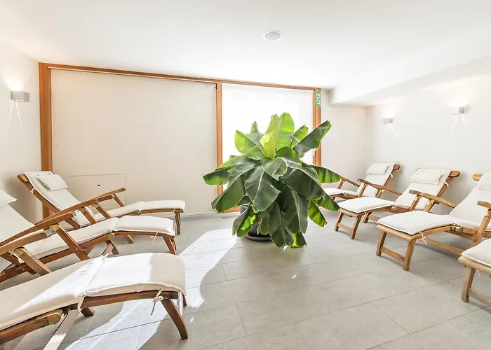 Отель Quadratscha Alpenhotel Самедан