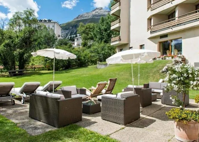 Отель Quadratscha Alpenhotel Самедан